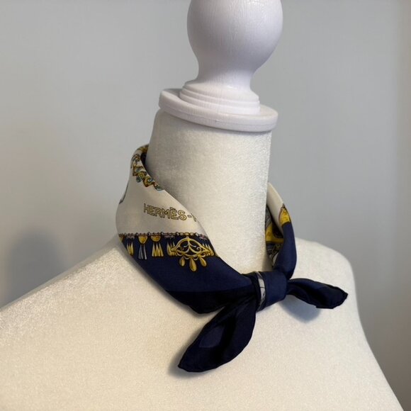 Authentic Hermès “Parures des Sables" Silk Scarf - Picture 10 of 12
